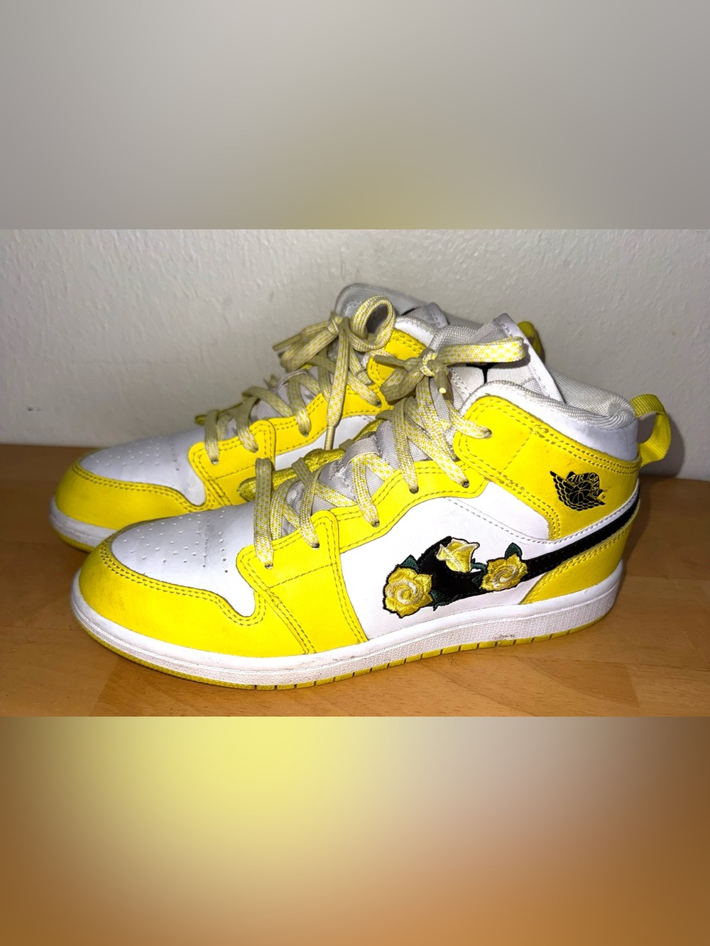 Air Jordan 1 Mid SE GS "Rose Patch - Dynamic Yellow" Girls.   Size 3